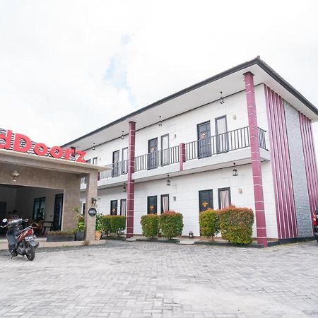 Reddoorz @ Wisma Pangrango Palangkaraya Kültér fotó
