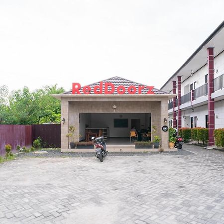 Reddoorz @ Wisma Pangrango Palangkaraya Kültér fotó