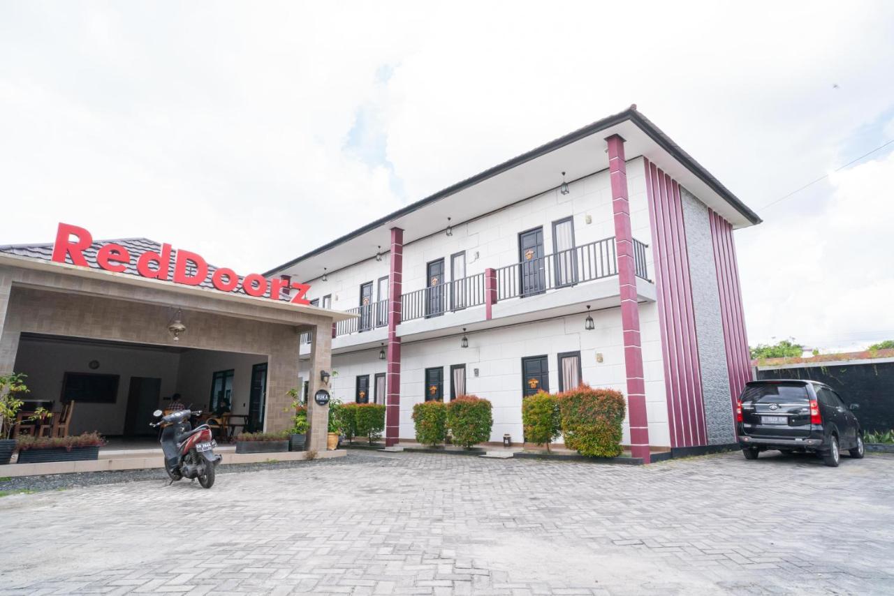 Reddoorz @ Wisma Pangrango Palangkaraya Kültér fotó