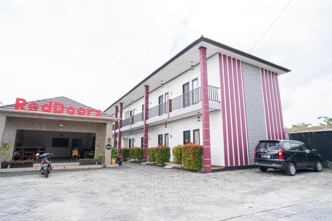 Reddoorz @ Wisma Pangrango Palangkaraya Kültér fotó