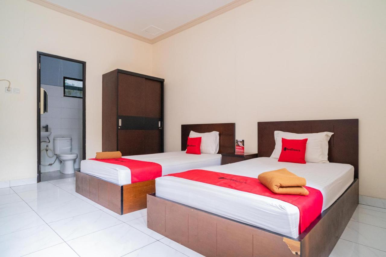 Reddoorz @ Wisma Pangrango Palangkaraya Kültér fotó