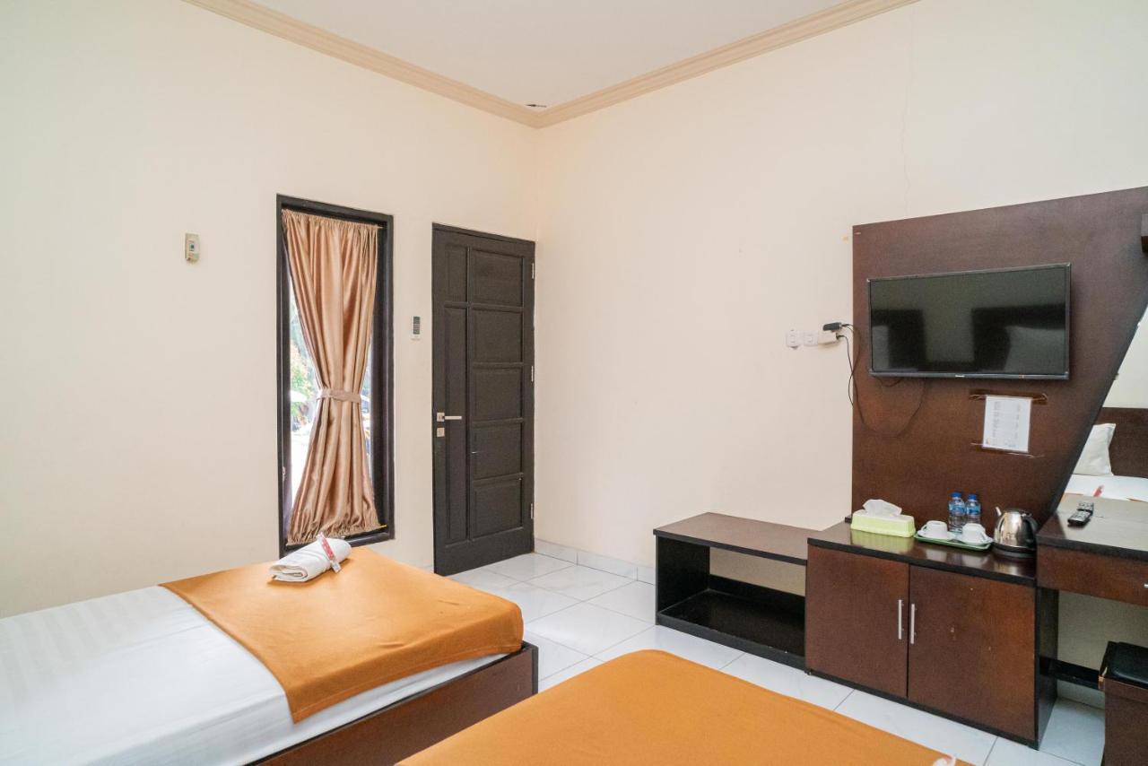Reddoorz @ Wisma Pangrango Palangkaraya Kültér fotó