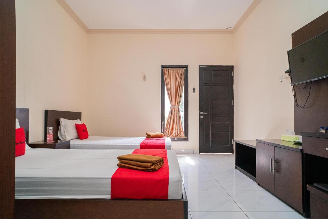 Reddoorz @ Wisma Pangrango Palangkaraya Kültér fotó