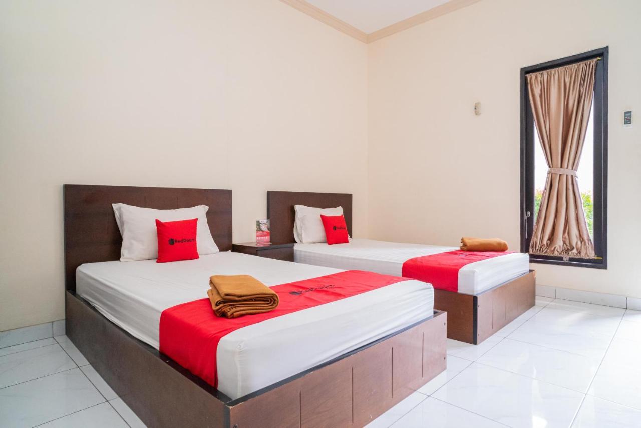 Reddoorz @ Wisma Pangrango Palangkaraya Kültér fotó