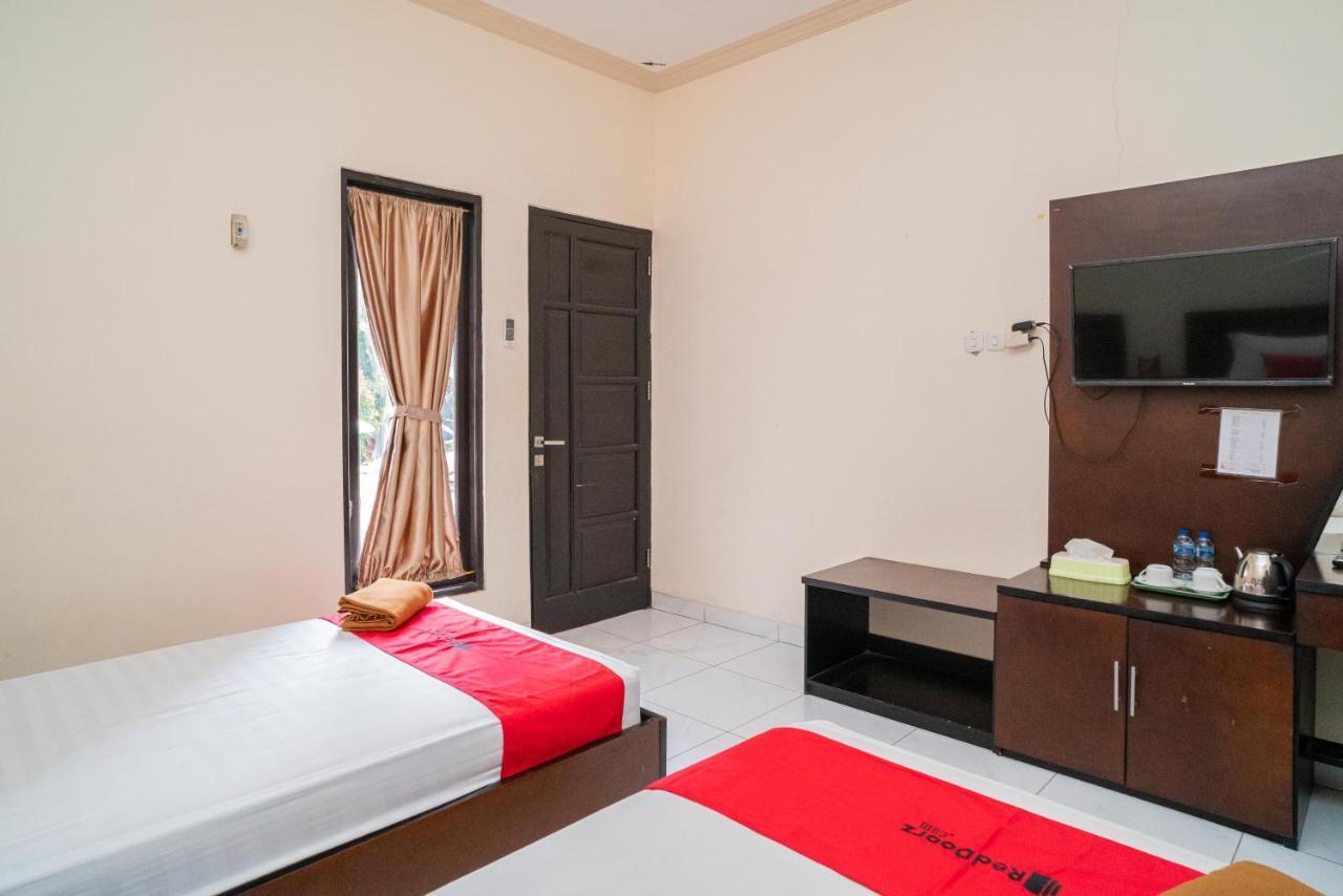 Reddoorz @ Wisma Pangrango Palangkaraya Kültér fotó